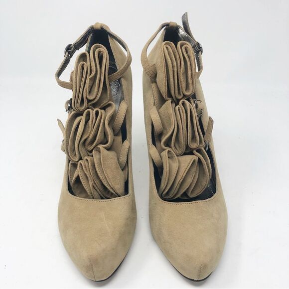 VINCE CAMUTO | Marcia Almond-Toe Ruffle Top Tan Suede Heels Women’s Size 8.5 - Picture 3 of 12